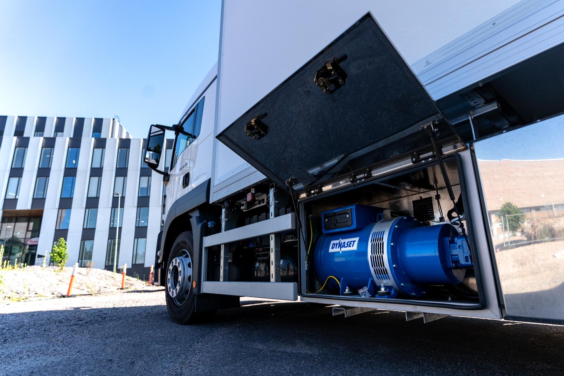 DYNASET-HG-Hydraulic-Generator-40kVA-on-YLE-Truck-Web-7