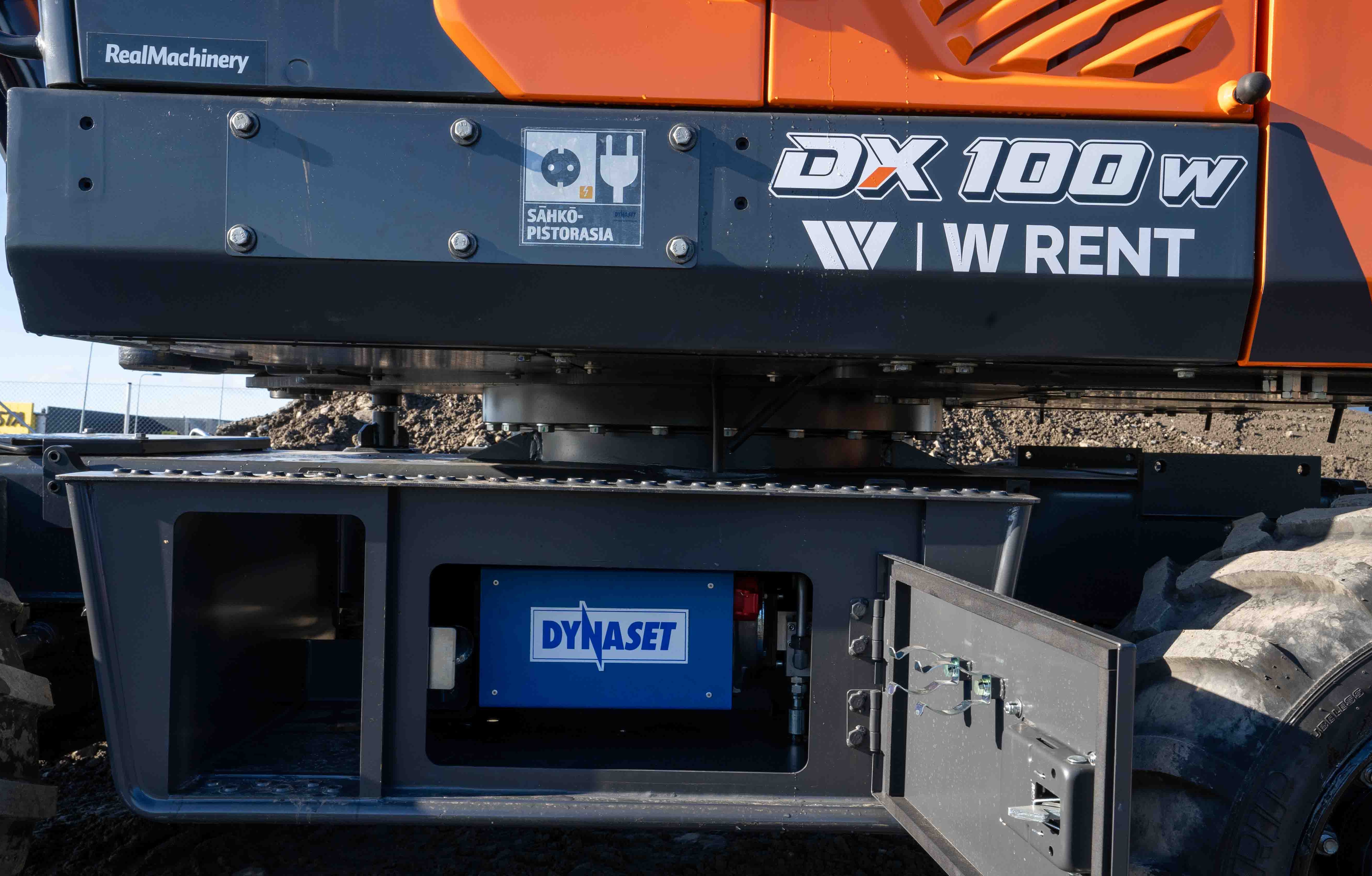 HG-DX100- Excavator-Real-Machinery-web-4