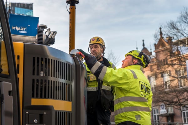 Mertsi-Laukkanen-and-Jari-Vuorenmaa-behind-Volvo-ECR235EL-Excavator-web